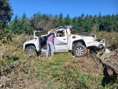 Imagem da notícia Homem fica ferido após capotamento na Curva da Morte da BR-060, entre Paraíso das Águas e Camapuã